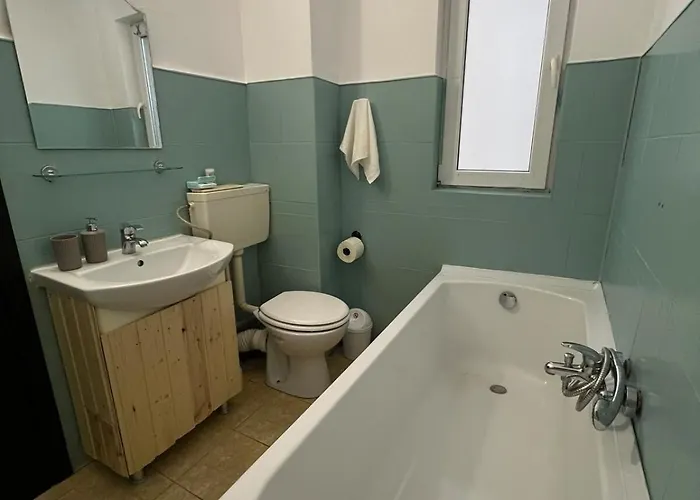 Middle Old Town Apartman *