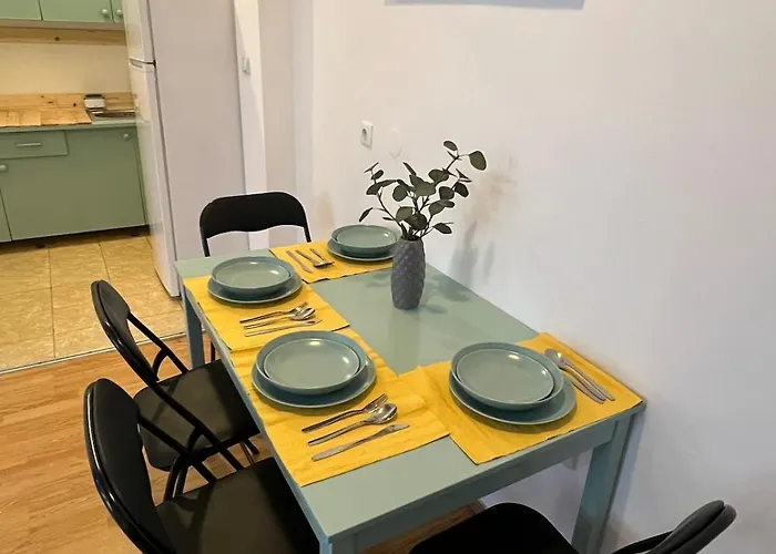 Middle Old Town Apartman *