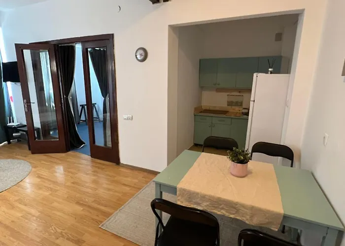 Middle Old Town Apartman *